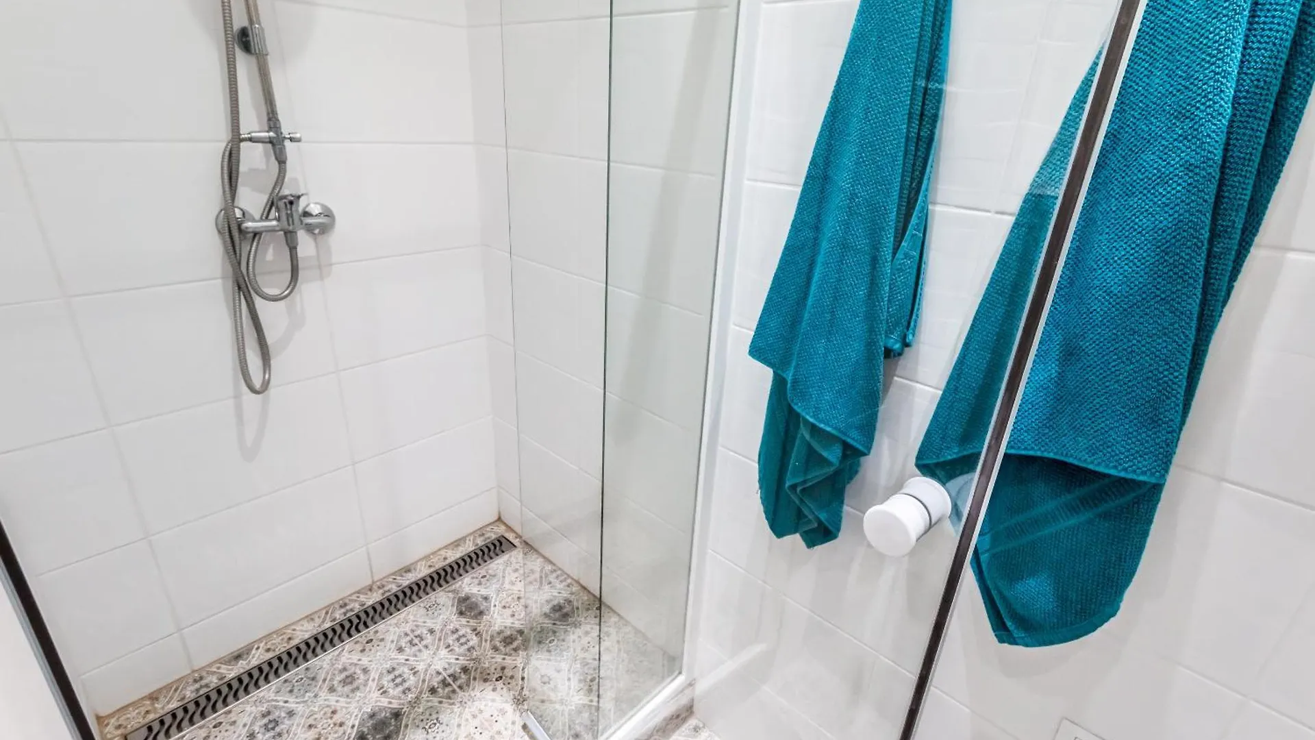 Crimson Crease Apartment Budapest