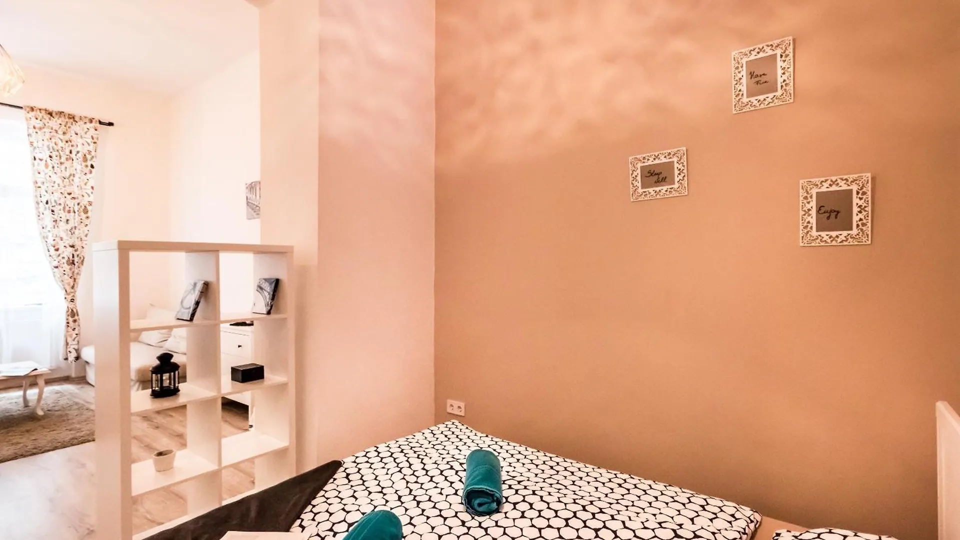 Crimson Crease Apartment Budapeste