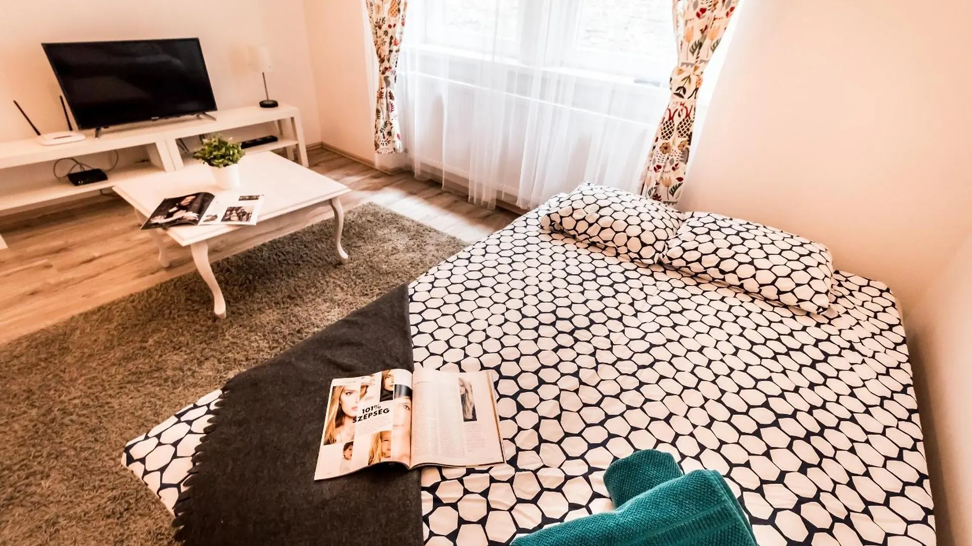 Crimson Crease Apartment Budapeste
