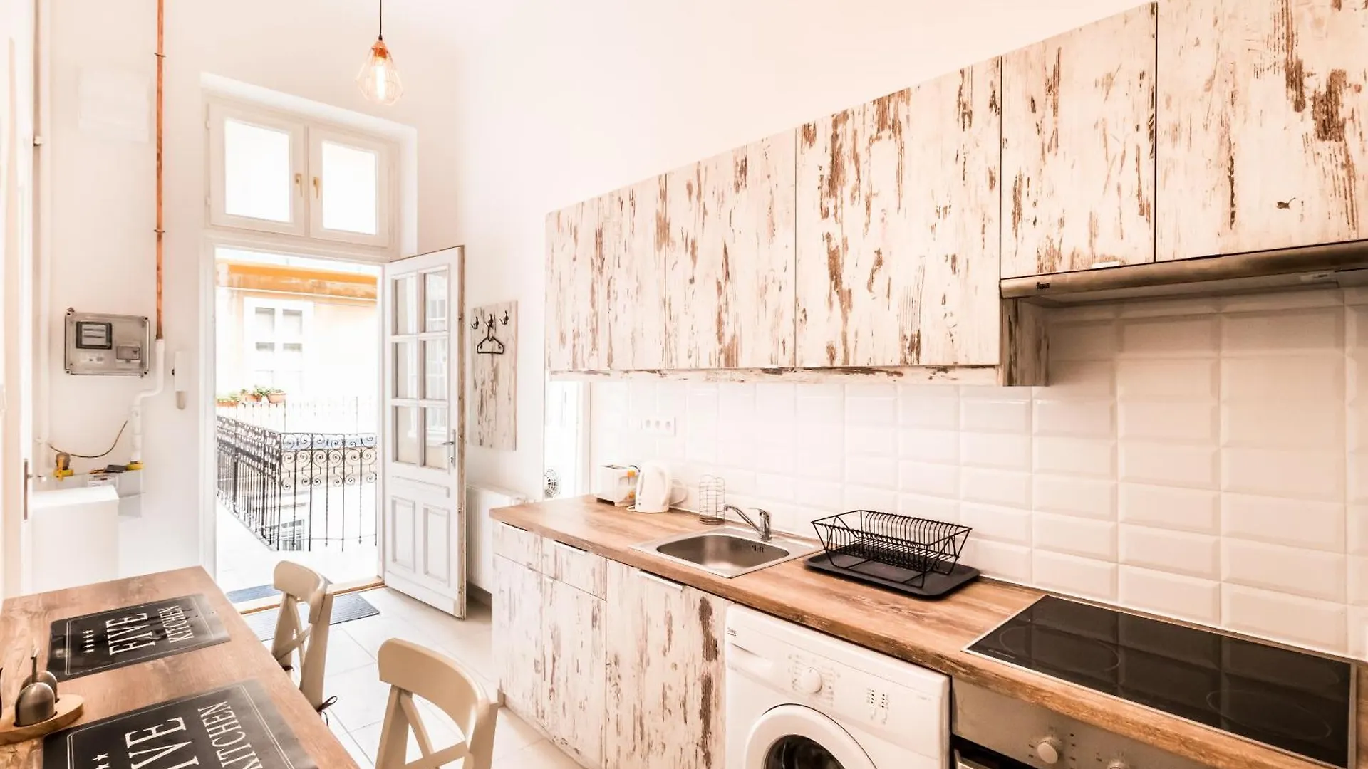 Crimson Crease Apartment Budapeste