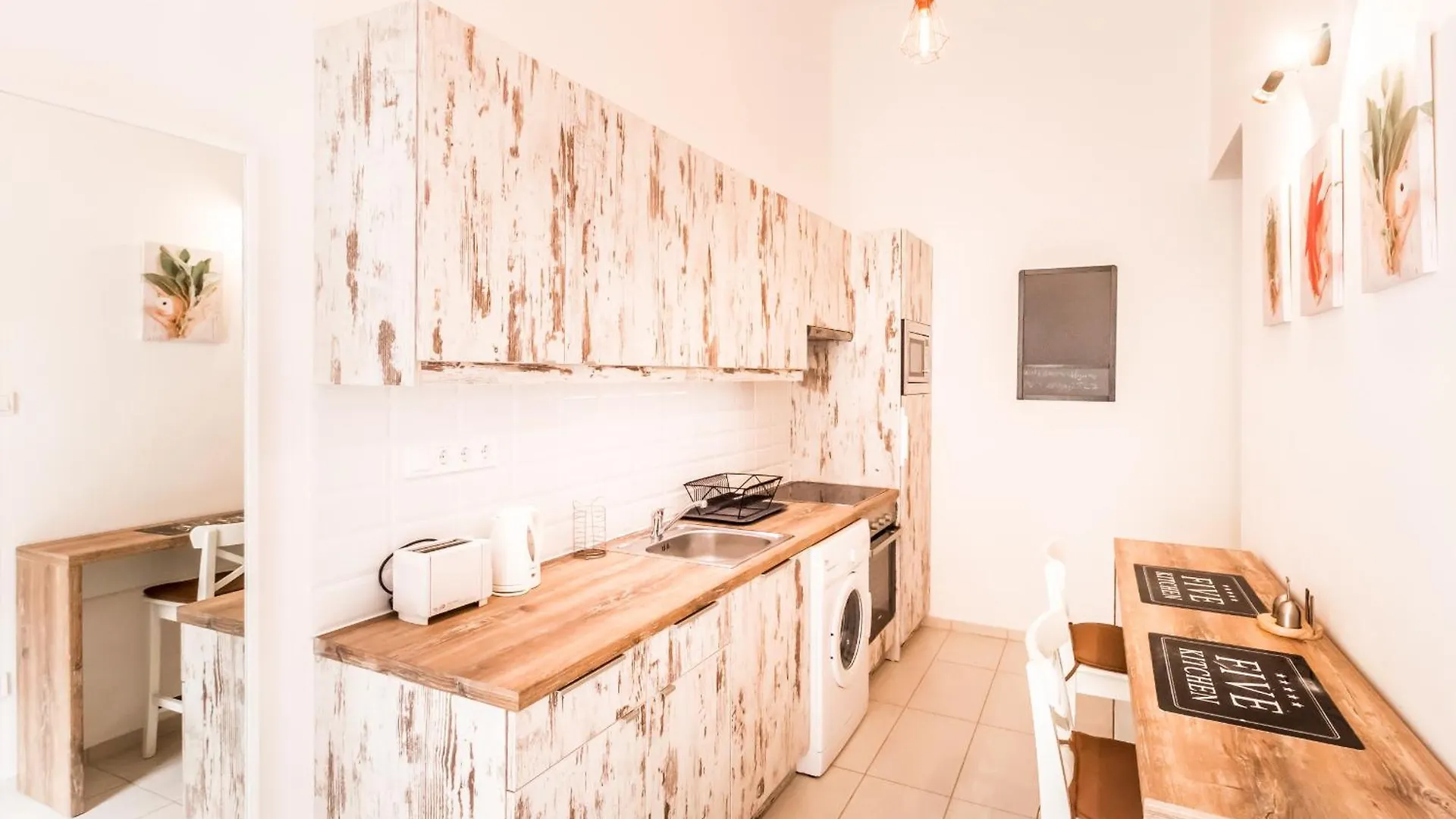 Crimson Crease Apartment Budapeşte Macaristan